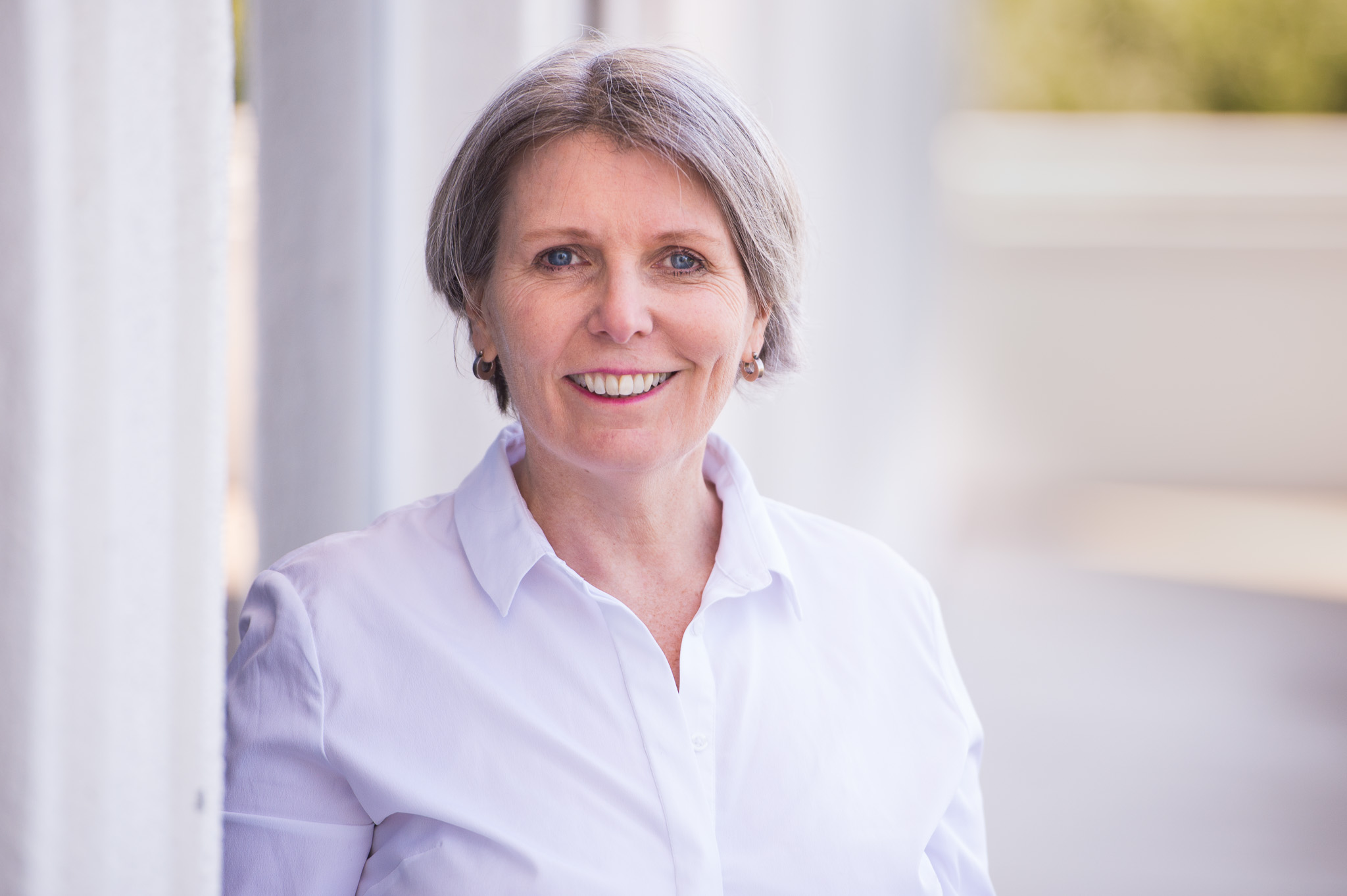 Tidy uncluttered living room with pink chair